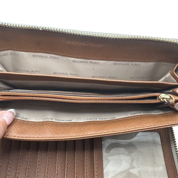 MICHAEL KORS Jet Set Zip Around Wallet - Picture 8 of 12